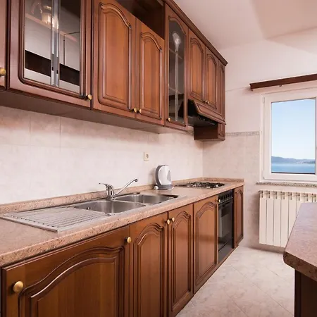 Josipa 아파트 트로기르