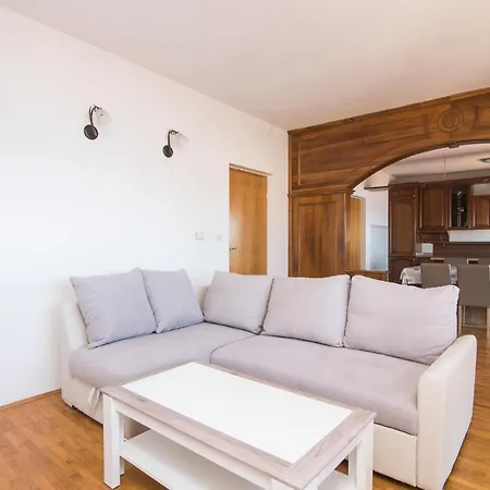 Josipa 아파트 트로기르